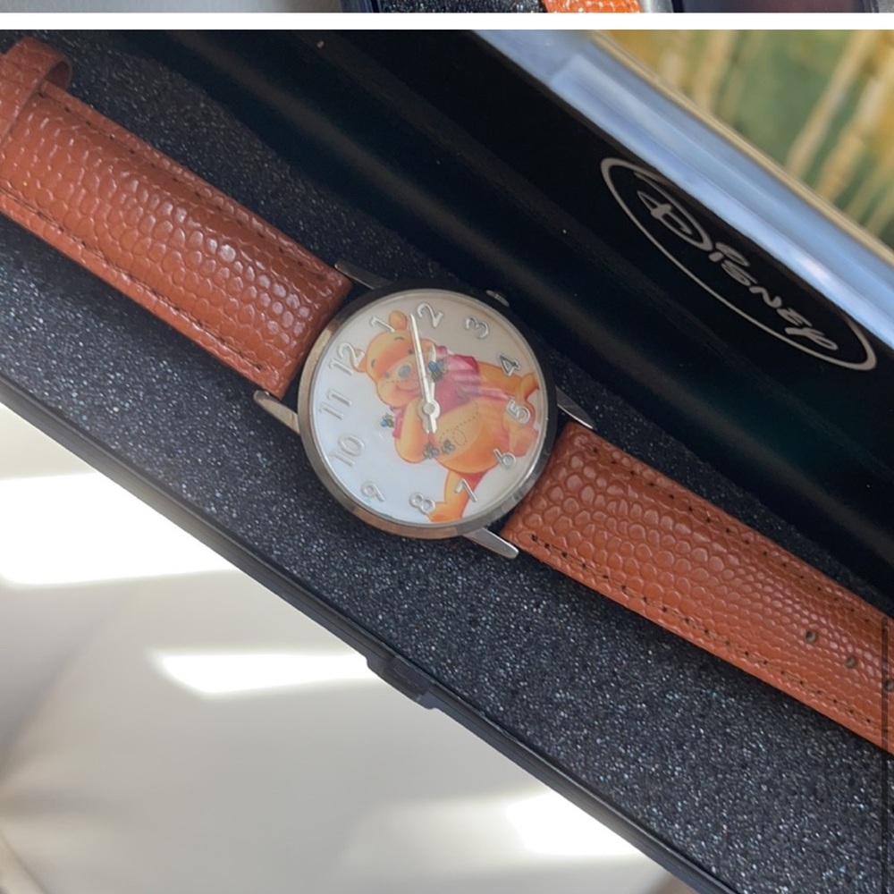Winnie The Pooh ⌚️ Disney  Watch with Orange Strap (Damaged badly) - Picture 6 of 9